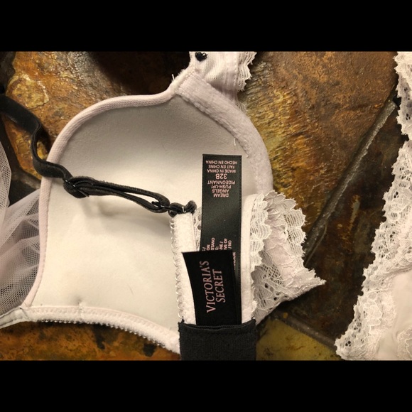 Victoria’s Secret Dream Angels PushUp bra & thong - Picture 3 of 6